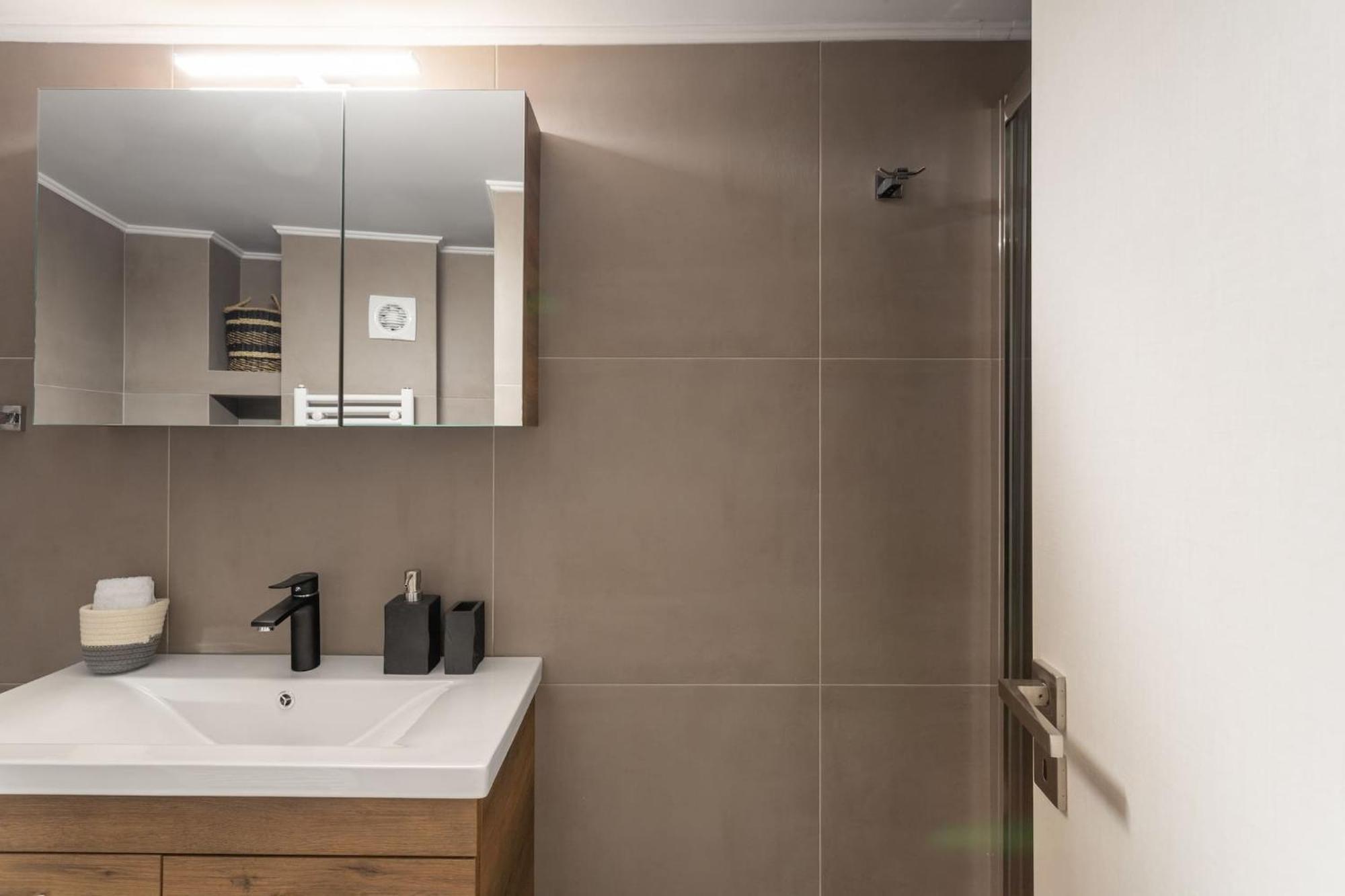 Deluxe 3-Bdrm Urban-Industrial Apt At Acropolis Atenas Exterior foto